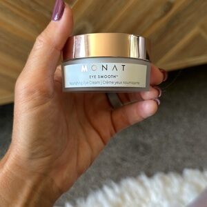 Monat: eye smooth